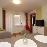 Modern Eingerichtete Fuer 4 Personen Ideal Fuer Famillien Mit Im By Interhome Appartement *