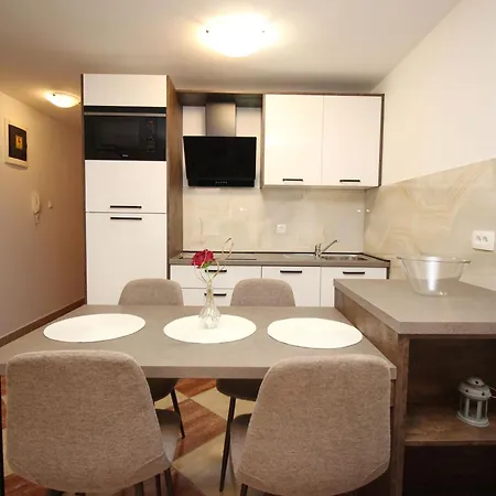 Modern Eingerichtete Fuer 4 Personen Ideal Fuer Famillien Mit Im By Interhome Lejlighed