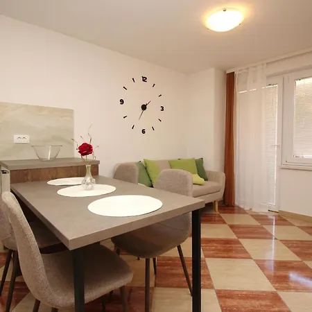 Modern Eingerichtete Fuer 4 Personen Ideal Fuer Famillien Mit Im By Interhome Baška