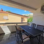 Apartament Modern Eingerichtete Fuer 4 Personen Ideal Fuer Famillien Mit Im By Interhome Baška