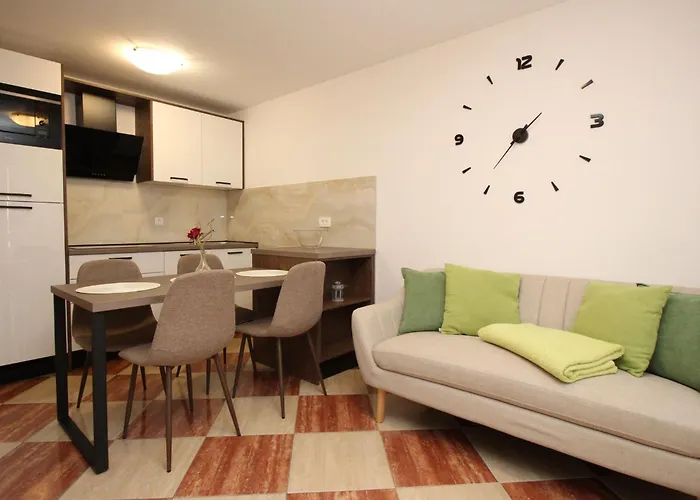 Modern Eingerichtete Fuer 4 Personen Ideal Fuer Famillien Mit Im By Interhome 아파트 바슈카