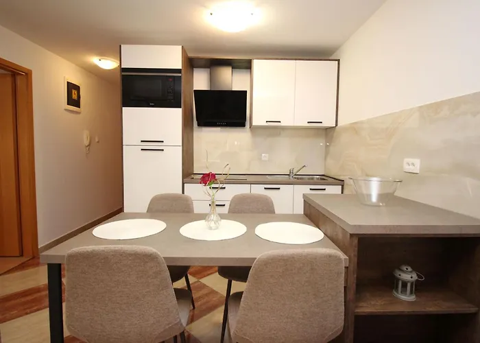 Modern Eingerichtete Fuer 4 Personen Ideal Fuer Famillien Mit Im By Interhome 아파트