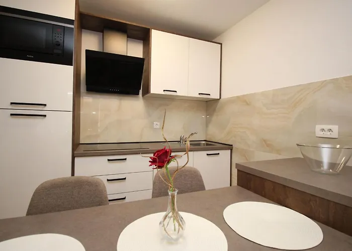 아파트 Modern Eingerichtete Fuer 4 Personen Ideal Fuer Famillien Mit Im By Interhome *