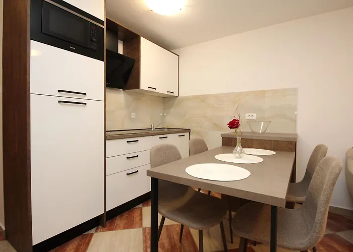 Modern Eingerichtete Fuer 4 Personen Ideal Fuer Famillien Mit Im By Interhome 아파트 *