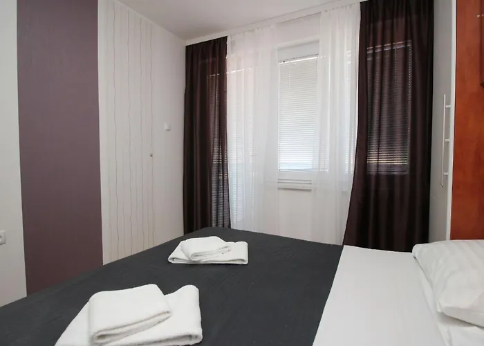 Modern Eingerichtete Fuer 4 Personen Ideal Fuer Famillien Mit Im By Interhome 아파트 바슈카