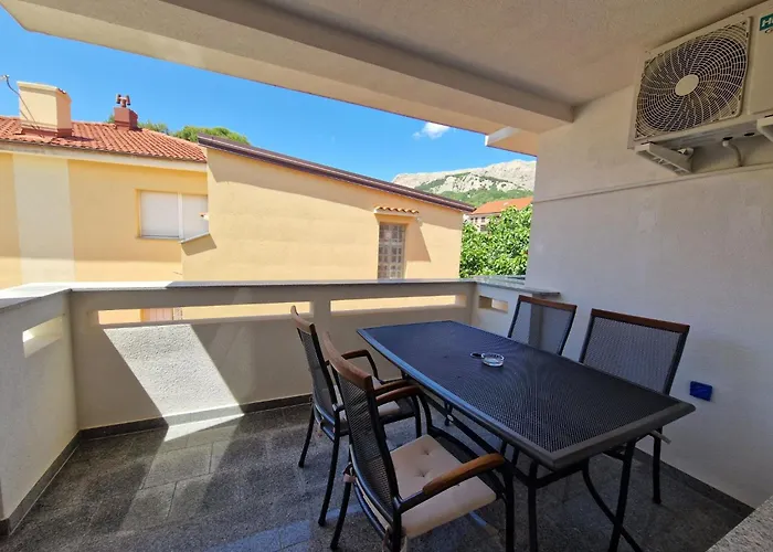 아파트 Modern Eingerichtete Fuer 4 Personen Ideal Fuer Famillien Mit Im By Interhome 바슈카