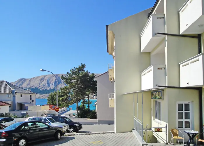 Modern Eingerichtete Fuer 4 Personen Ideal Fuer Famillien Mit Im By Interhome 바슈카