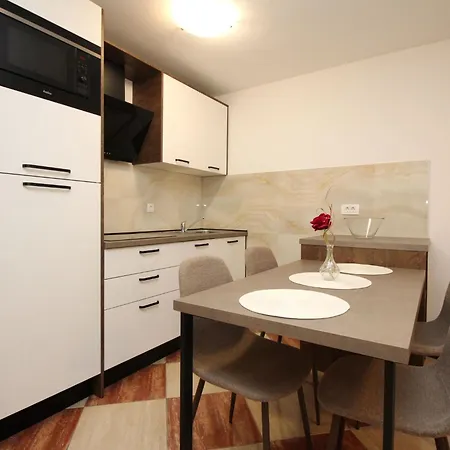 Modern Eingerichtete Fuer 4 Personen Ideal Fuer Famillien Mit Im By Interhome Lejlighed *
